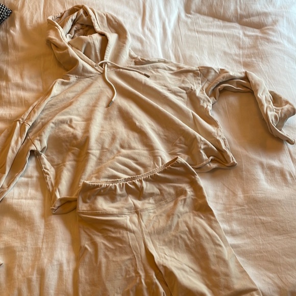 Mate the Label Cropped Hoodie - Picture 4 of 4